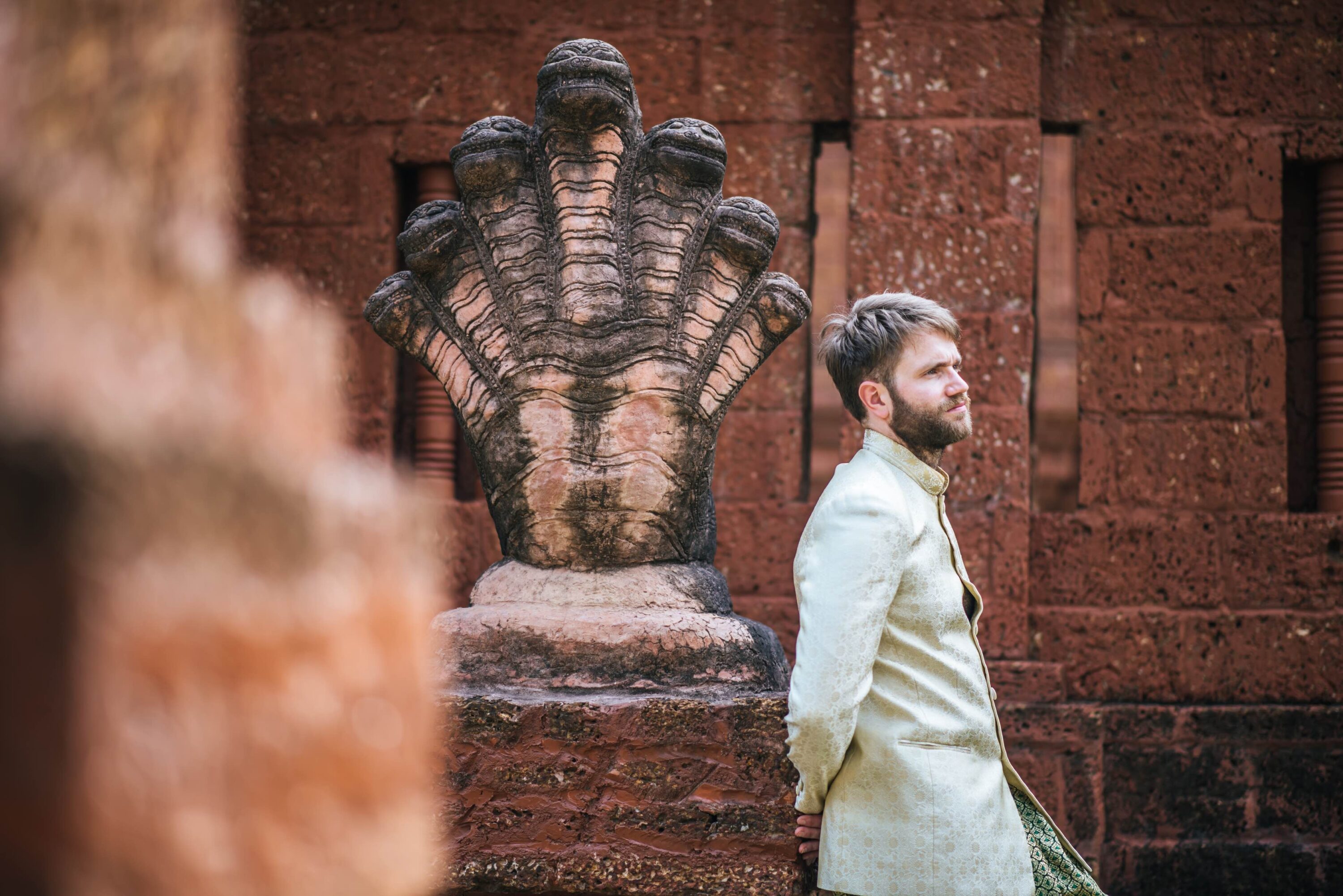 asian-bride-caucasian-groom-have-romantic-time-with-thailand-dress